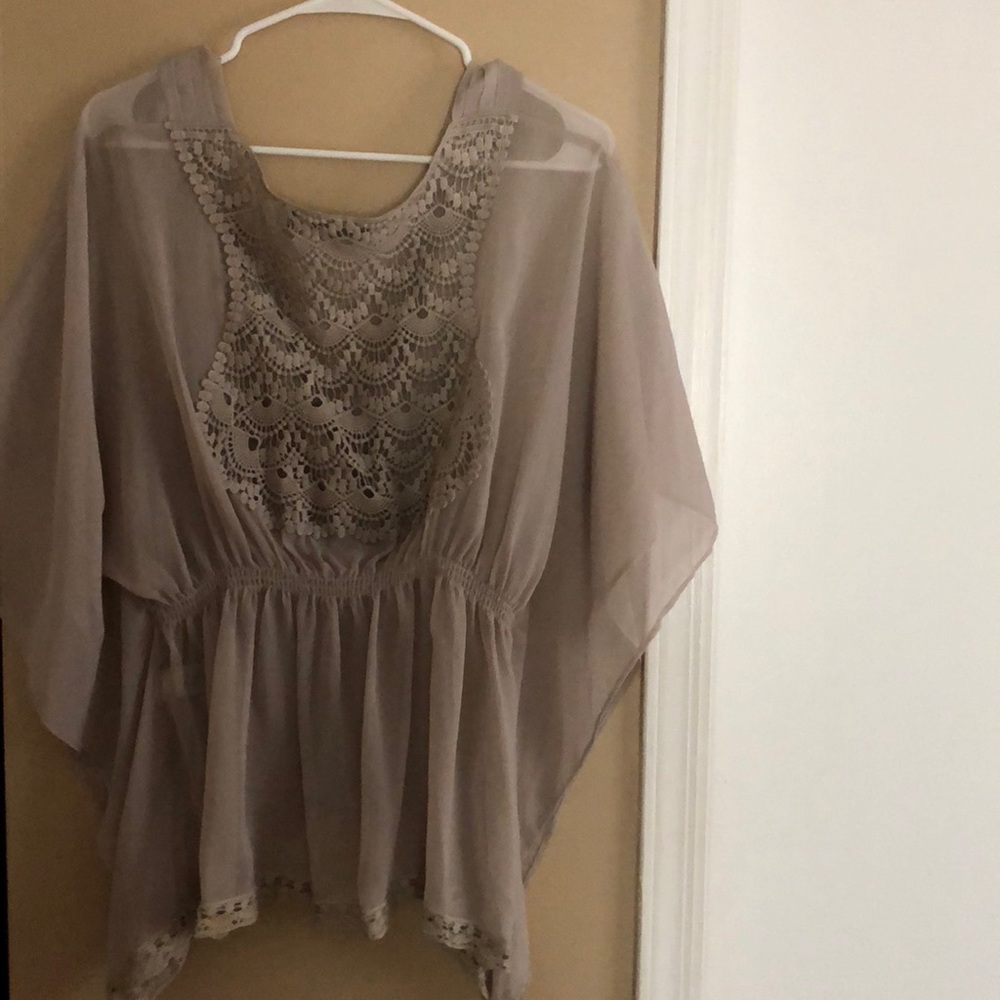 Apt. 9 top